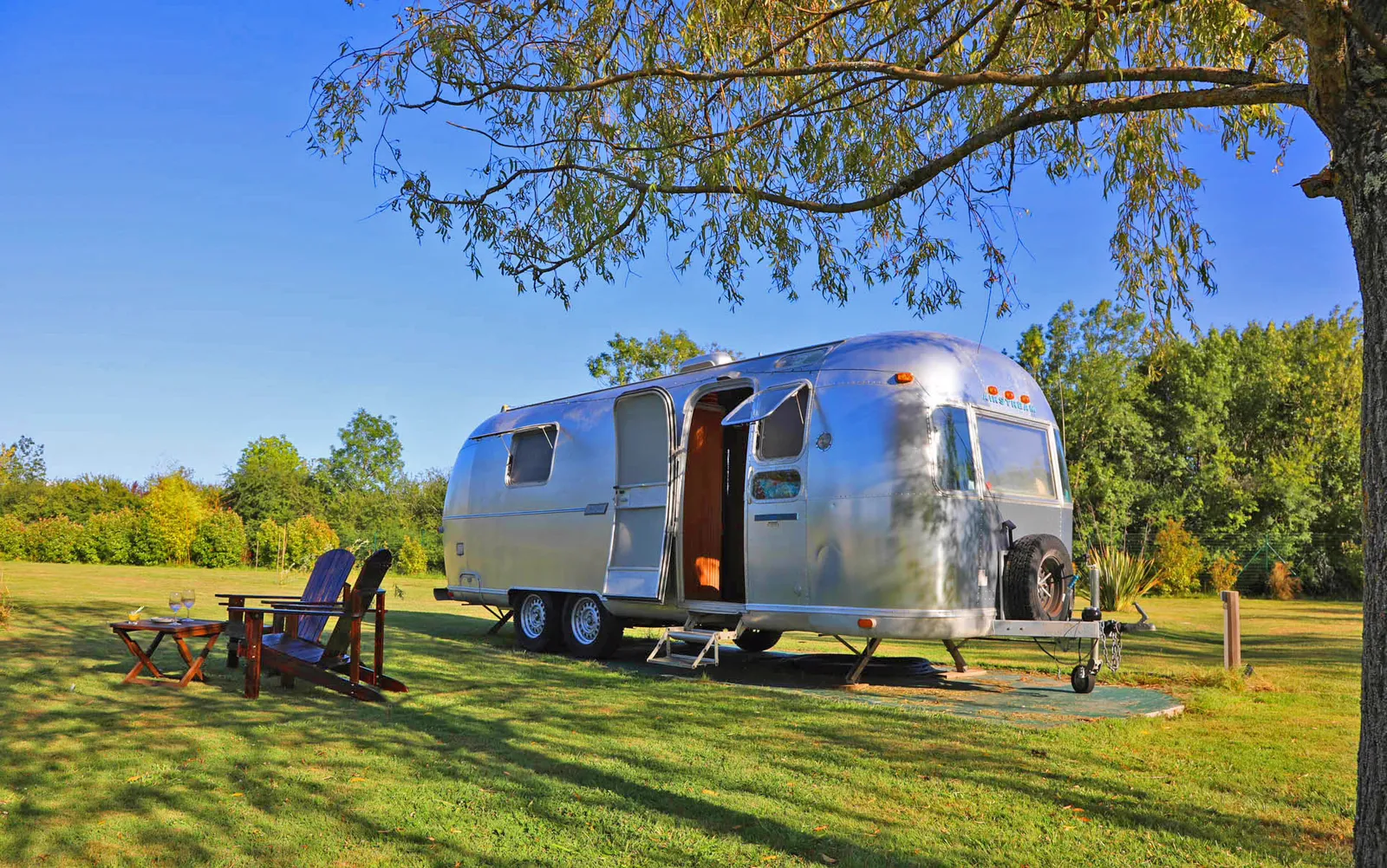 Airstream au bord du lac, caravane à Saint-Loubès