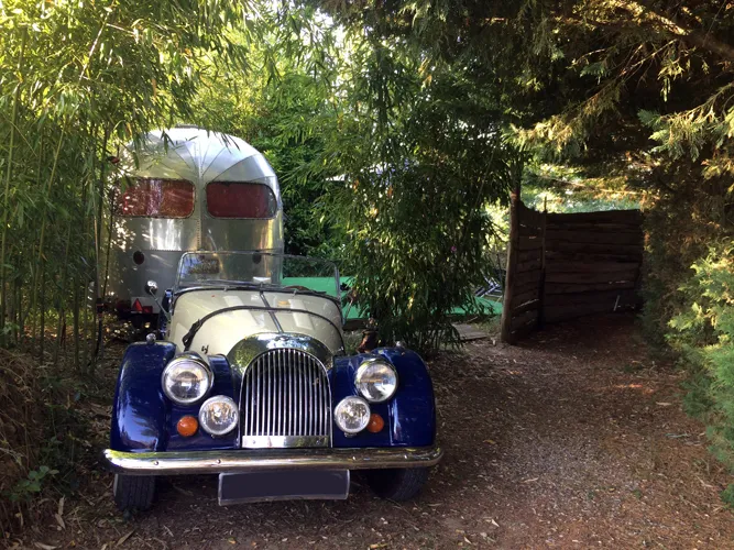 Airstream Silver Streak 1953, caravane à Manses