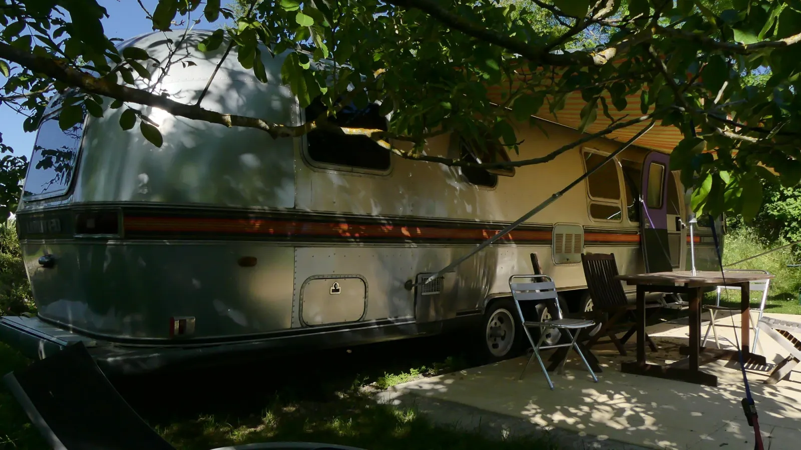 Airstream Summer Suite 1985 à Manses, photo 2