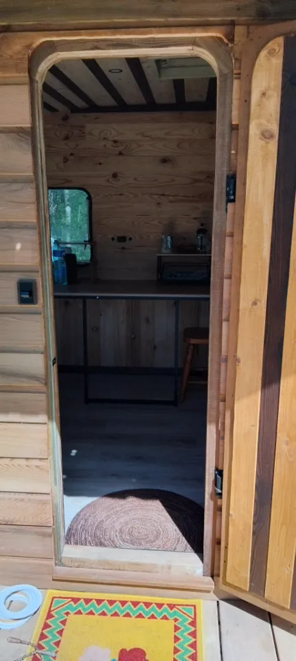 Caravane en bois du coin des mésanges à Dommartin-le-Saint-Père, photo 4