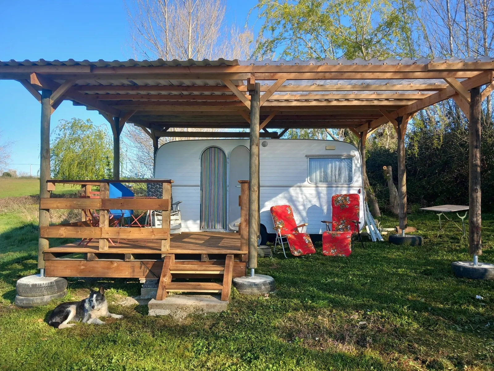 Caravane vintage bucolique, caravane à Terre-de-Bancalié