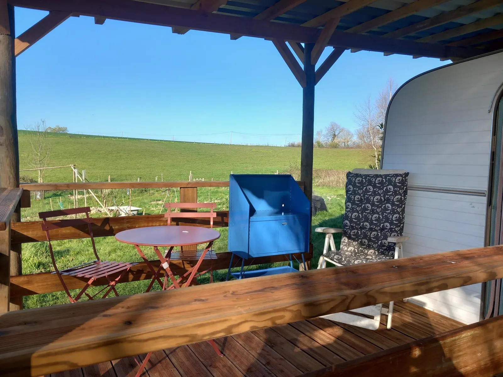 Caravane vintage bucolique à Terre-de-Bancalié, photo 4