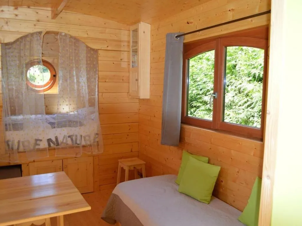 Gîte Insolite Roulotte 5 Personnes à Seux, photo 2