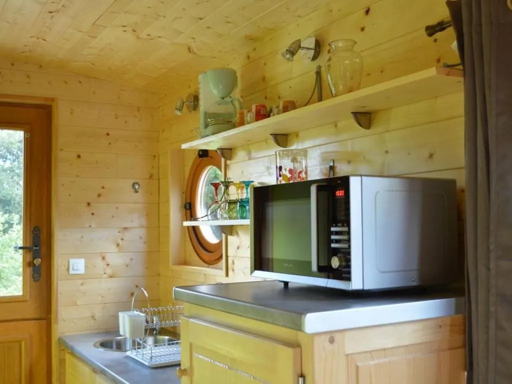 Gîte Insolite Roulotte 5 Personnes à Seux, photo 6