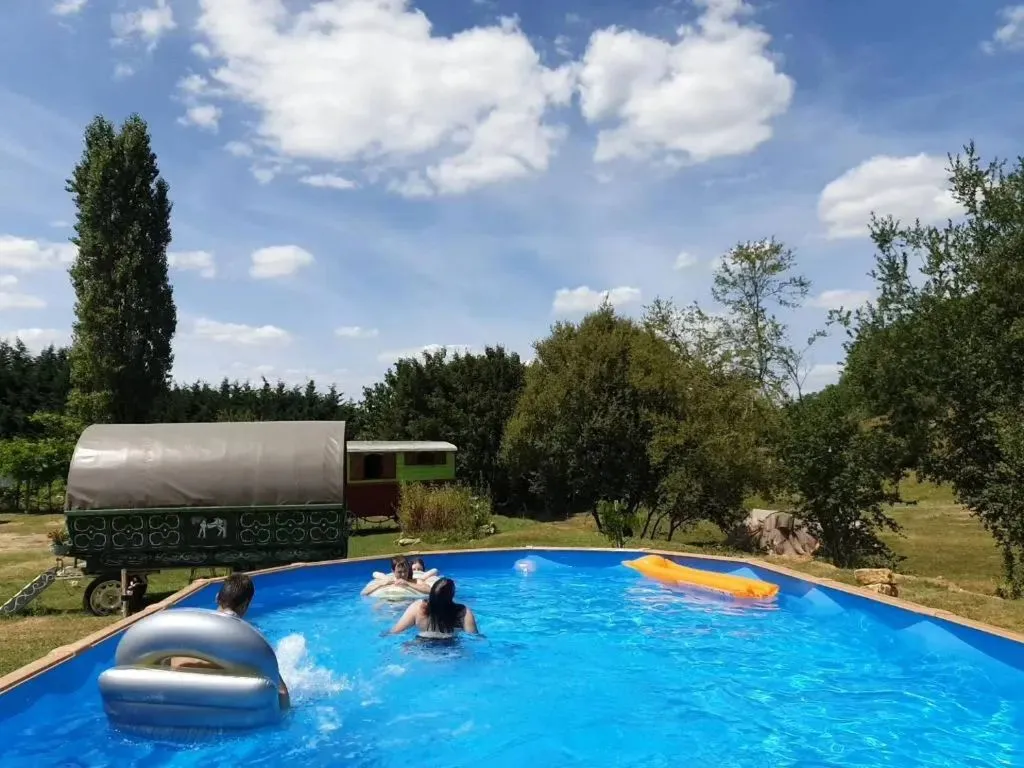 La maison du bonheur à Anlhiac, photo 4