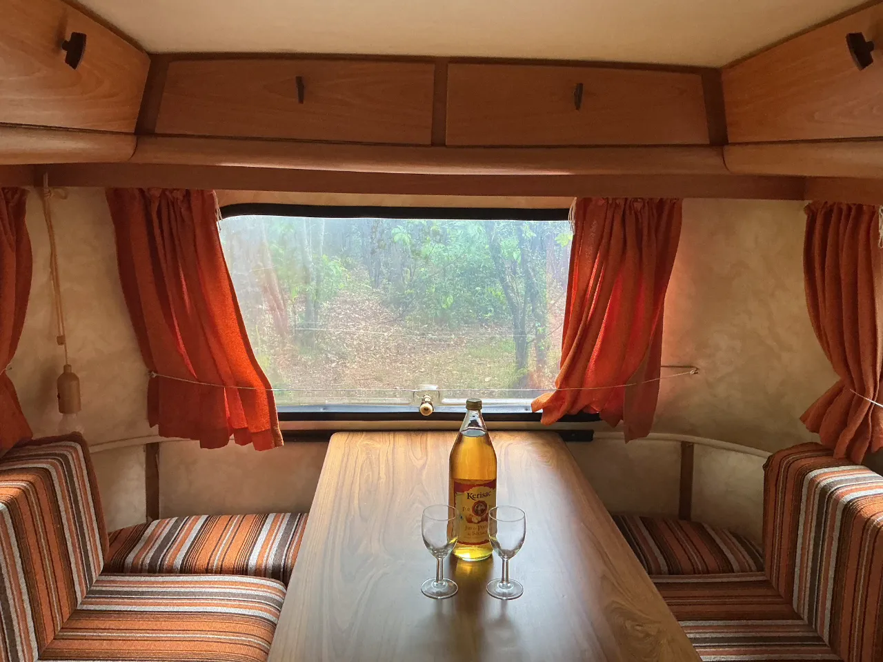 La petite caravane vintage de 1984, caravane à Plougoumelen