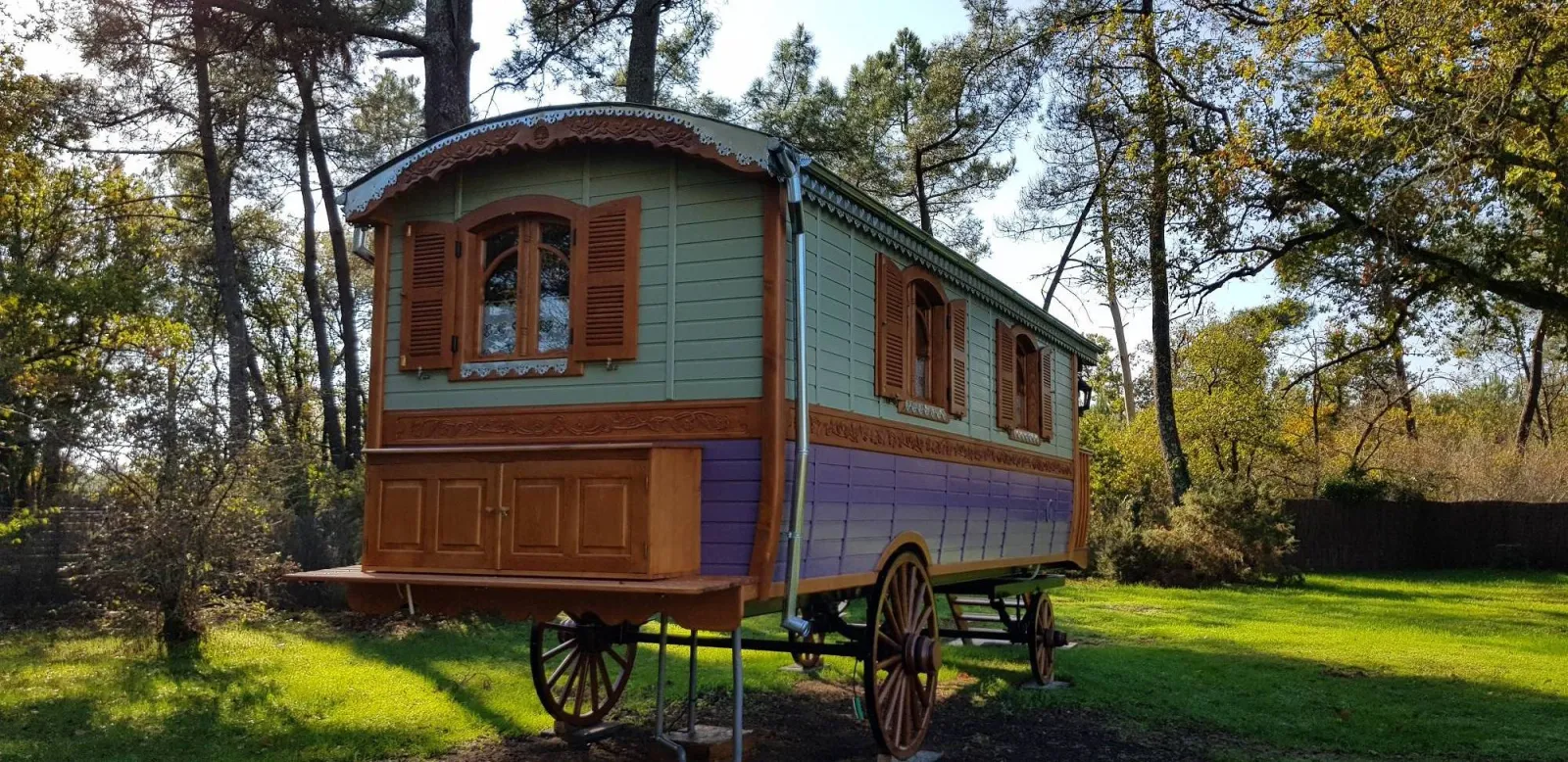 Roulotte Au Bois Chéri à Bussac-Forêt, photo 4