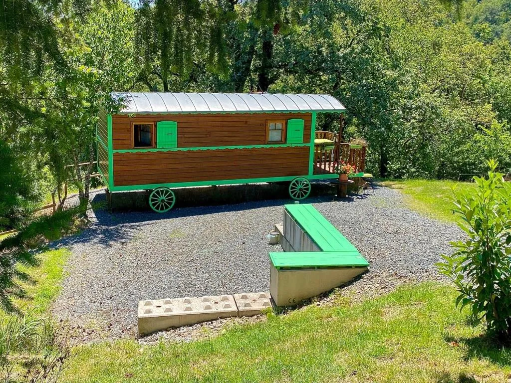 Roulotte au Domaine de la Moretie à Cublac, photo 6