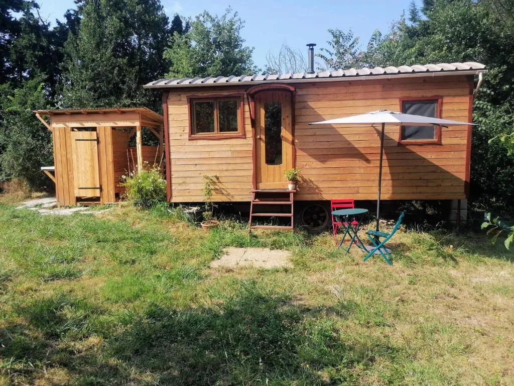 La roulotte aux Nuits Insolites d'Argoumbat, roulotte à Beaumont-de-Lomagne