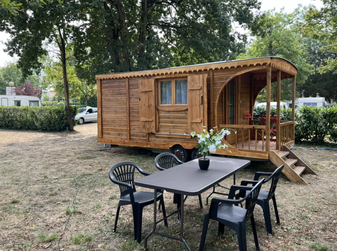 Roulotte Baudelaire, roulotte à Bagneaux-sur-Loing