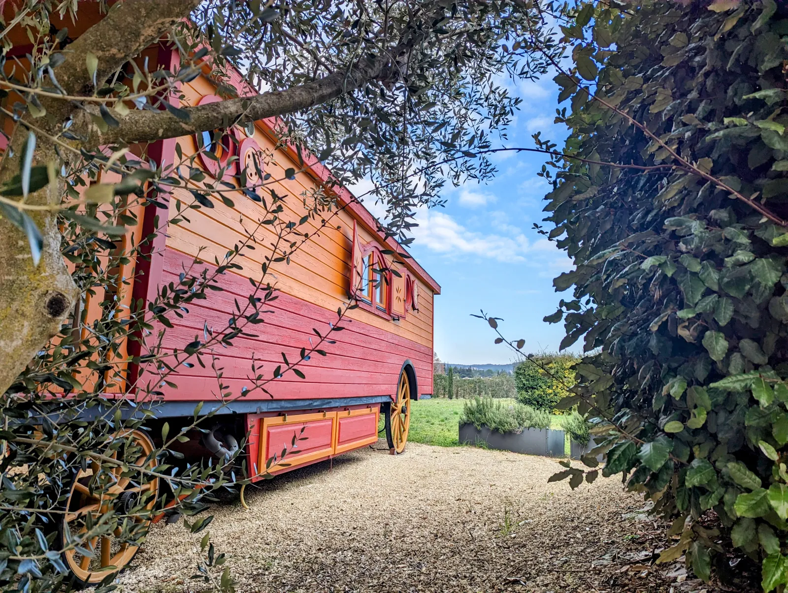 Roulotte chez Manon en Luberon, roulotte gitane à Lagnes