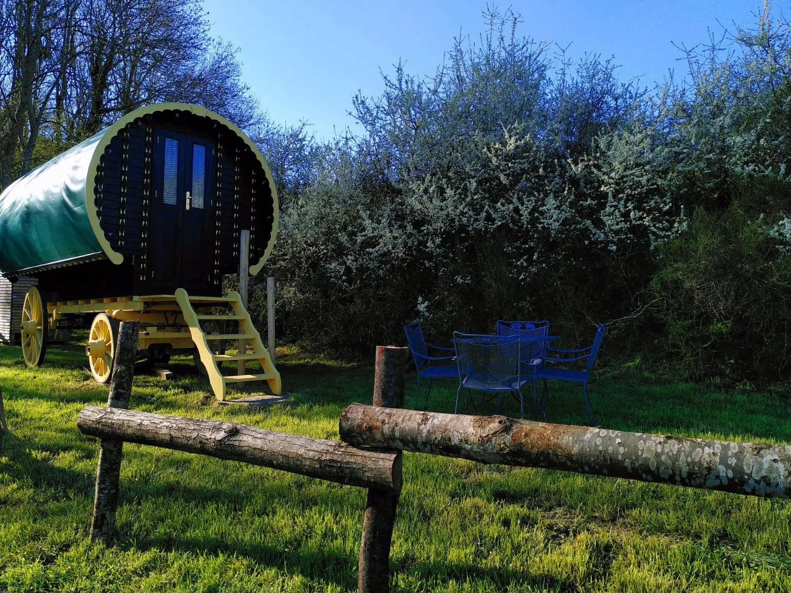 La roulotte de l'Écho-lieu, roulotte à La Terrasse-sur-Dorlay