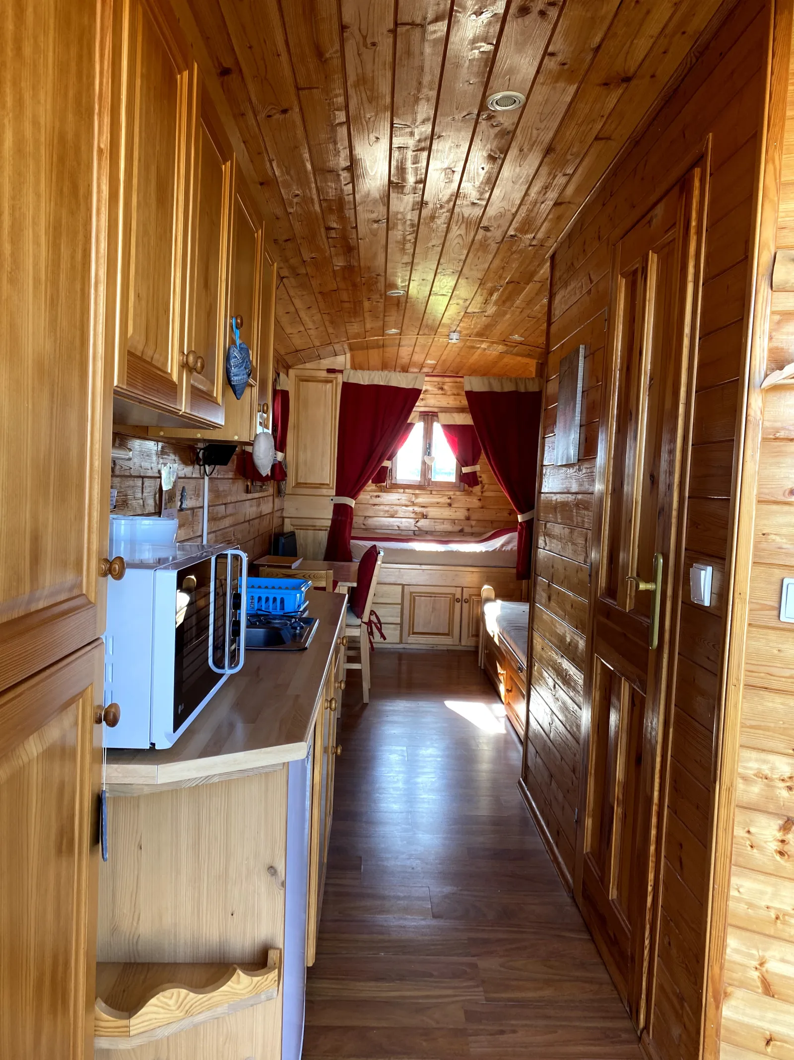 Roulotte de la Buissonnière Lodges à Chisseaux, photo 3