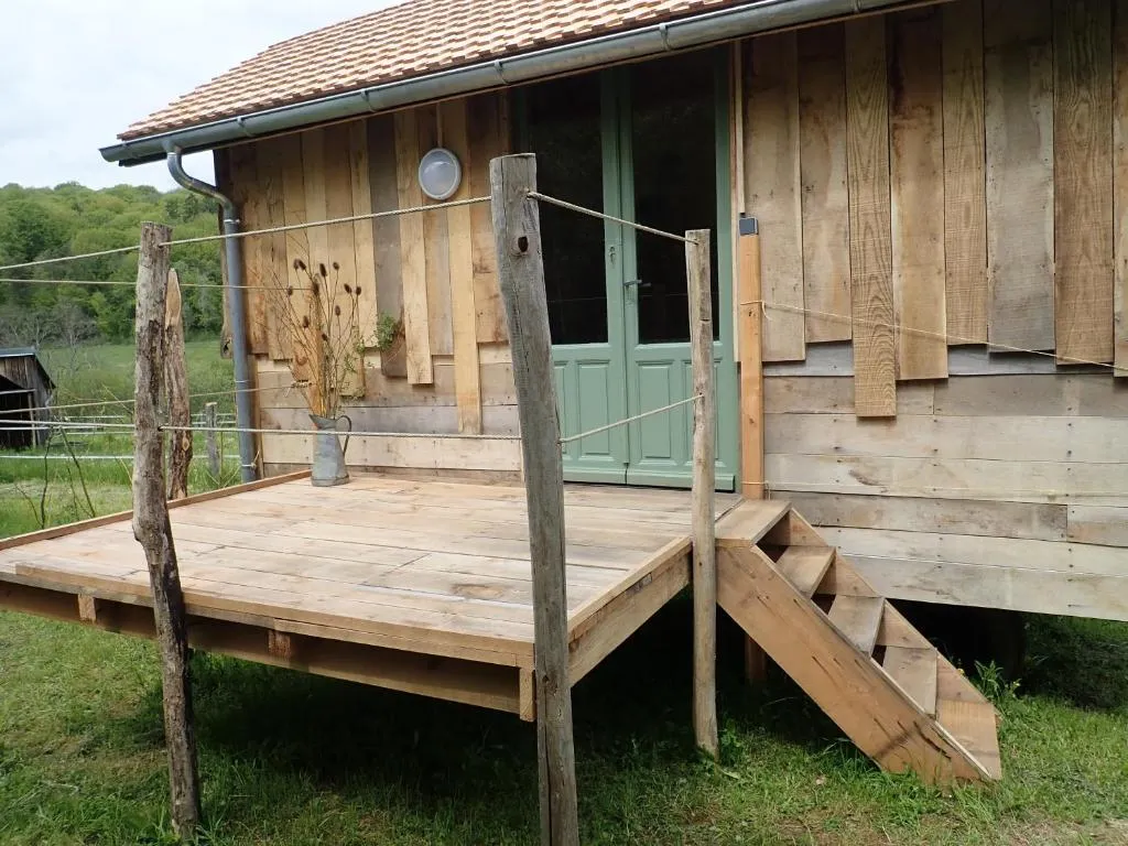 Roulotte des bois la Lucine, roulotte à Auberive