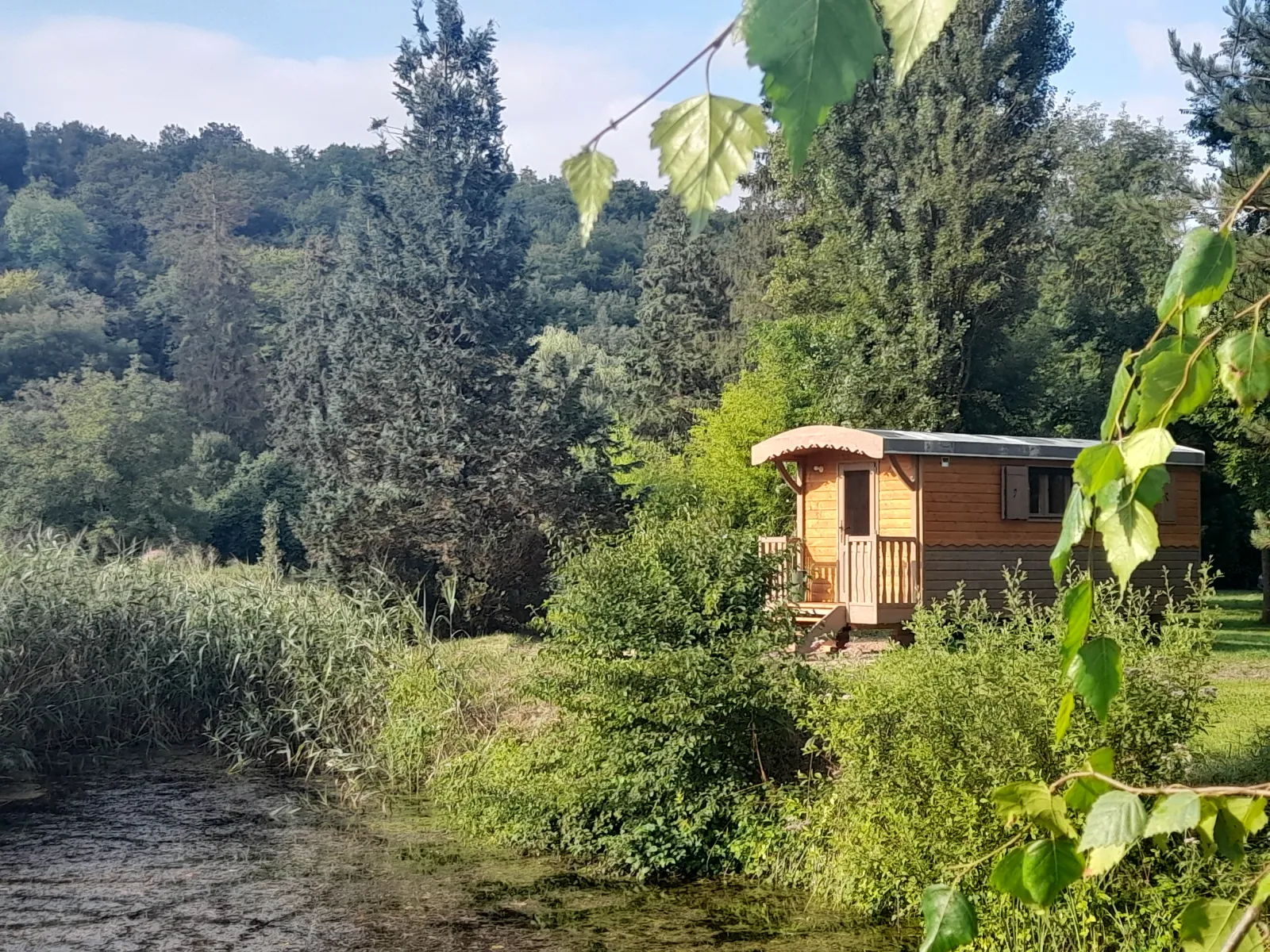 Roulotte des sources de Gulène, roulotte à Druyes-les-Belles-Fontaines