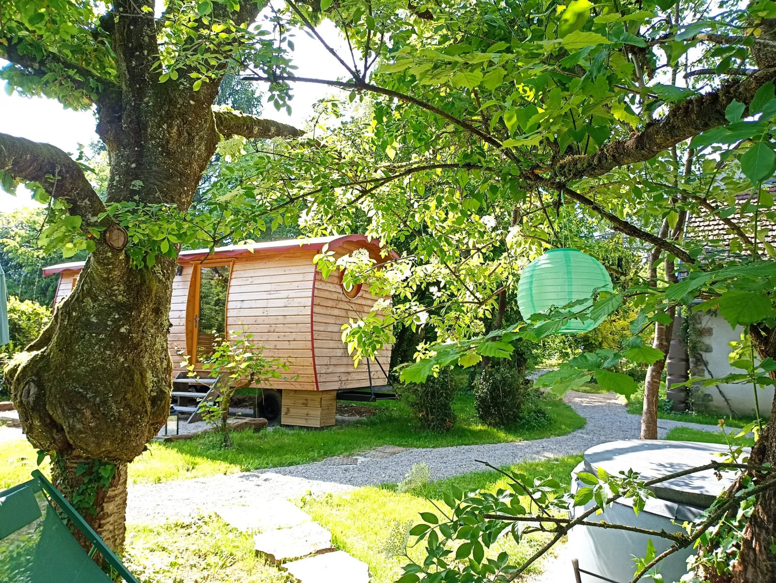 Roulotte du Domaine de la Comté à Le Louverot, photo 2