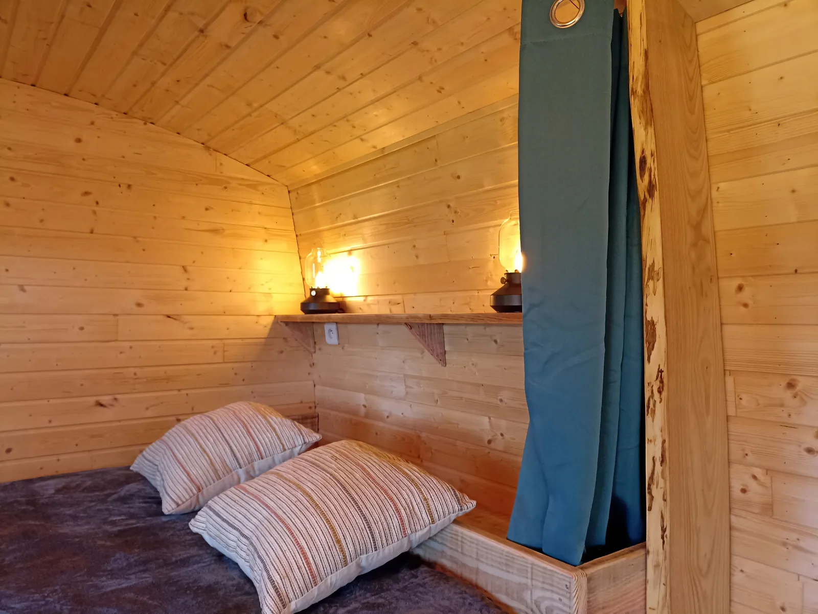 Roulotte du Domaine de la Comté à Le Louverot, photo 6