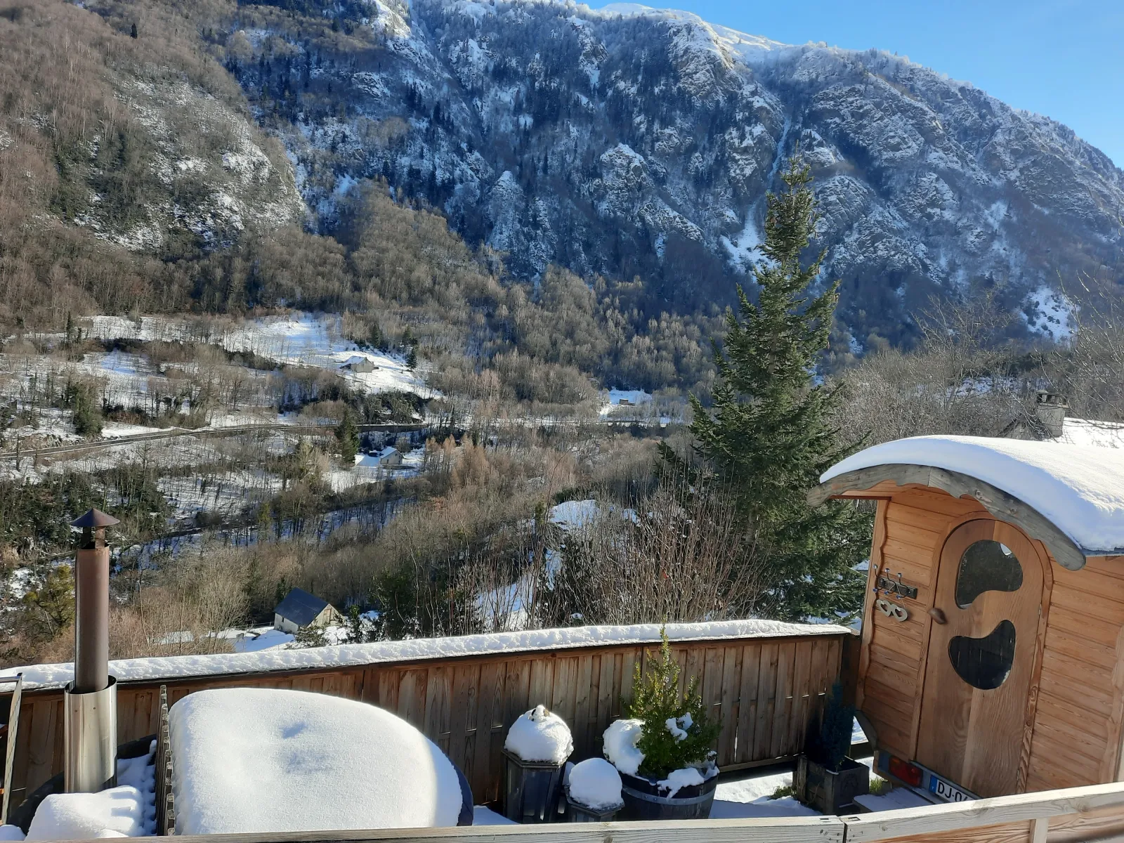 Roulotte Edelweiss des Tilleuls, roulotte en bois à Gavarnie-Gèdre