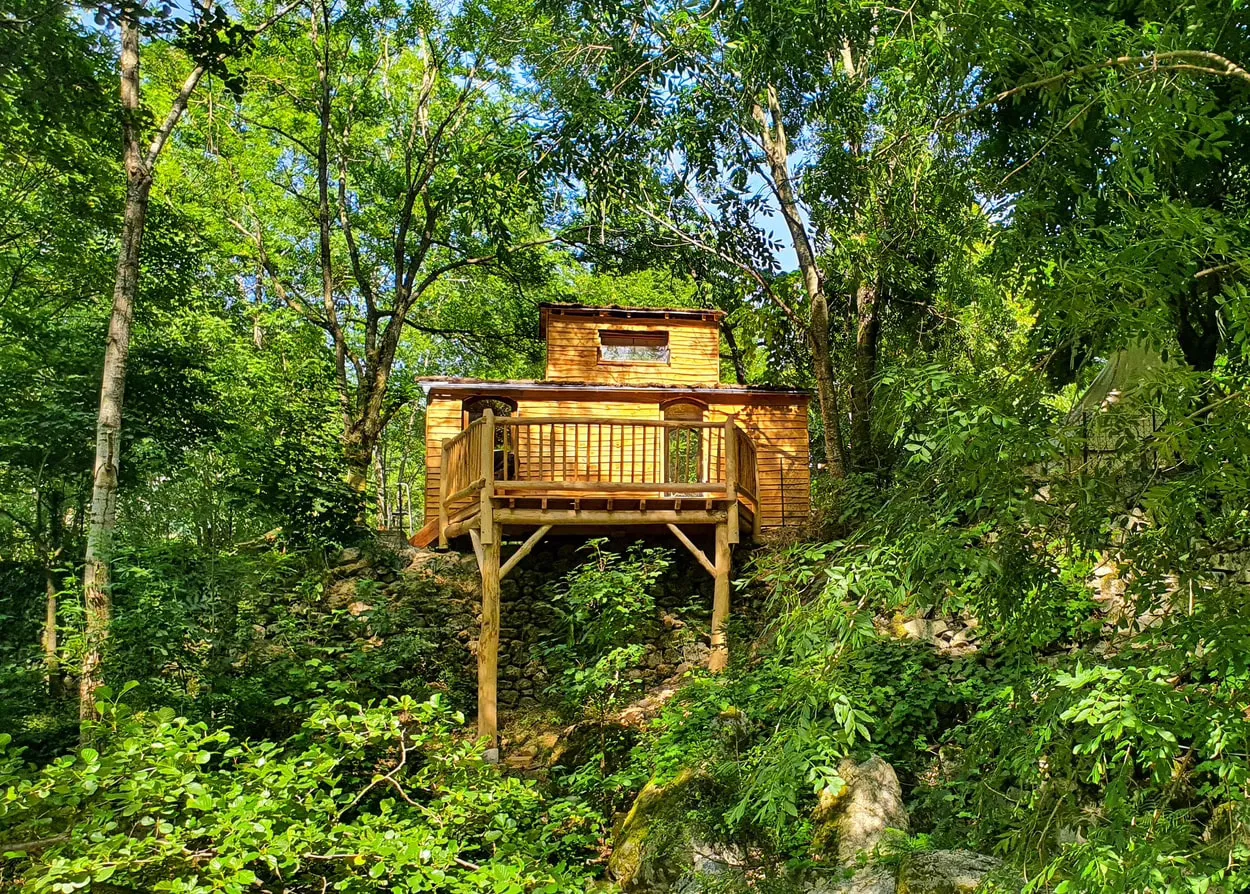 Roulotte en bord de ruisseau à Mayres, photo 6