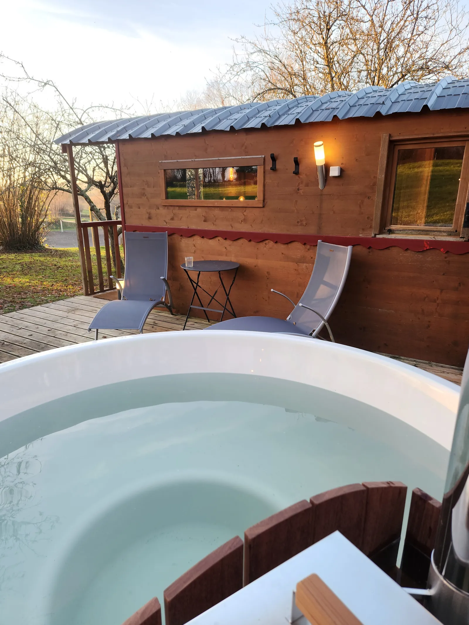 Roulotte et bain nordique à Saint-Jean-d'Elle, photo 3