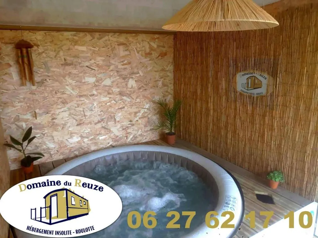 Roulotte et Jacuzzi de Rachel au Domaine du Reuze à Winnezeele, photo 5