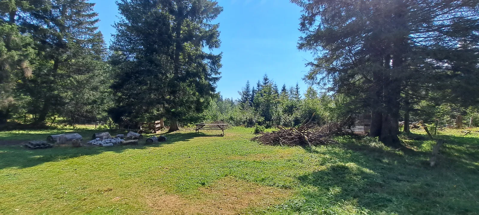 La Roulotte Franco-Suisse à Rochejean, photo 6