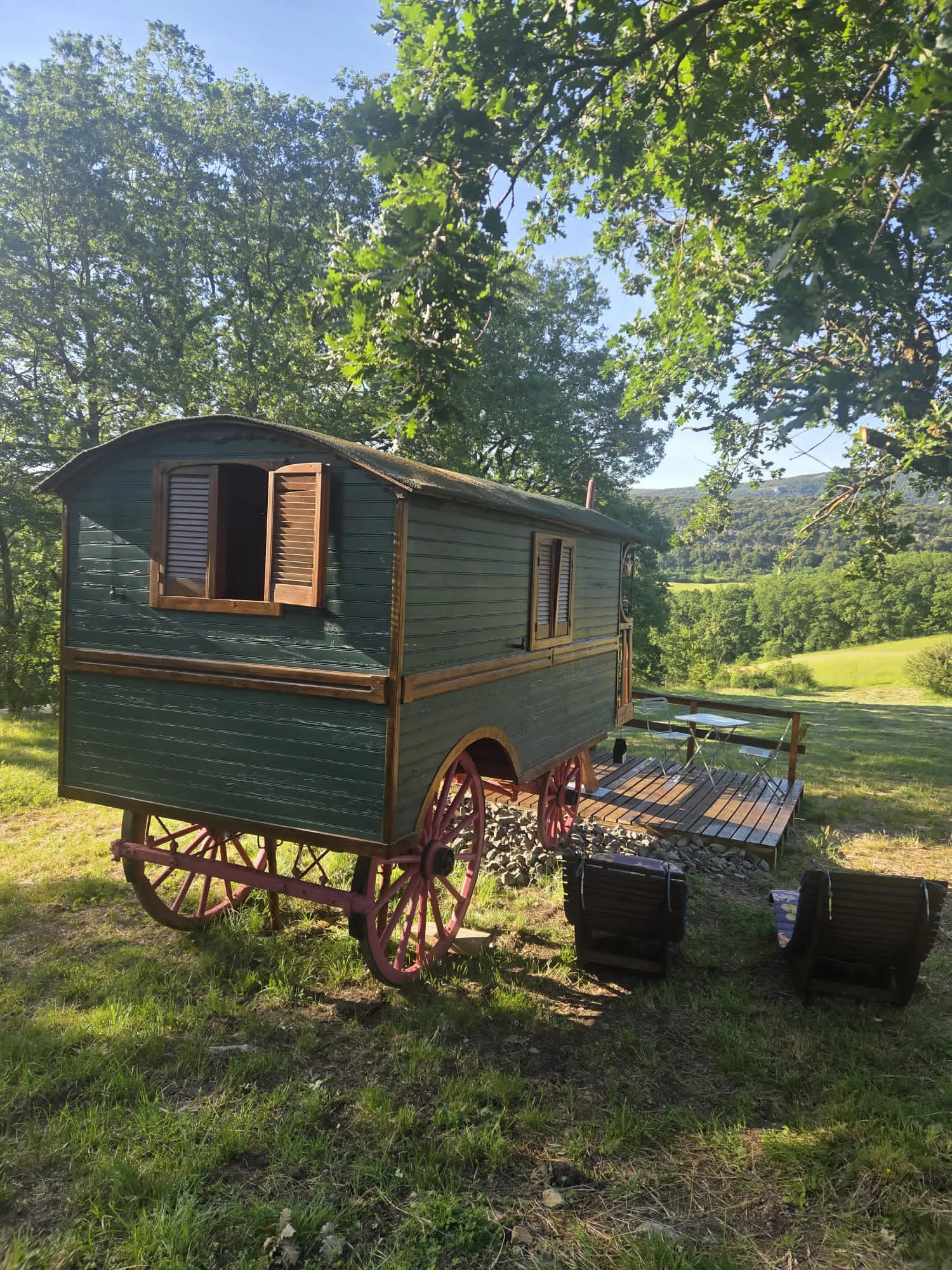 Roulotte la Marguerite de La Pauze, roulotte en bois à Camps-sur-l'Agly