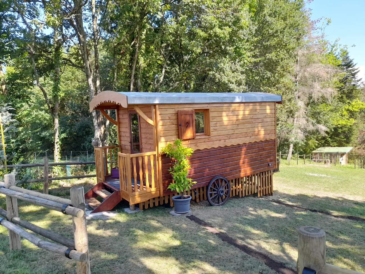 Roulotte Manoé, roulotte gitane à Lieoux