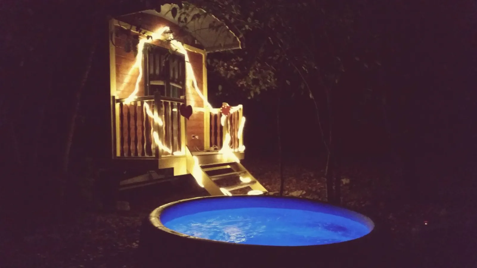 Roulotte Nuit d'Amour & Spa à Vogüé, photo 2