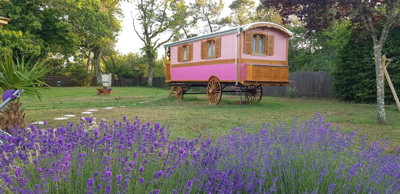 Roulotte Ô Bois d'mon cœur, roulotte gitane à Bussac-Forêt