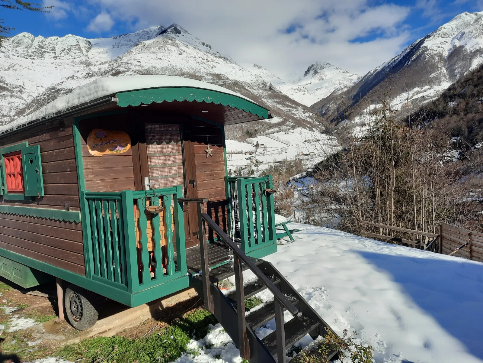 Roulotte Rhododendron des Tilleuls, roulotte en bois à Gavarnie-Gèdre