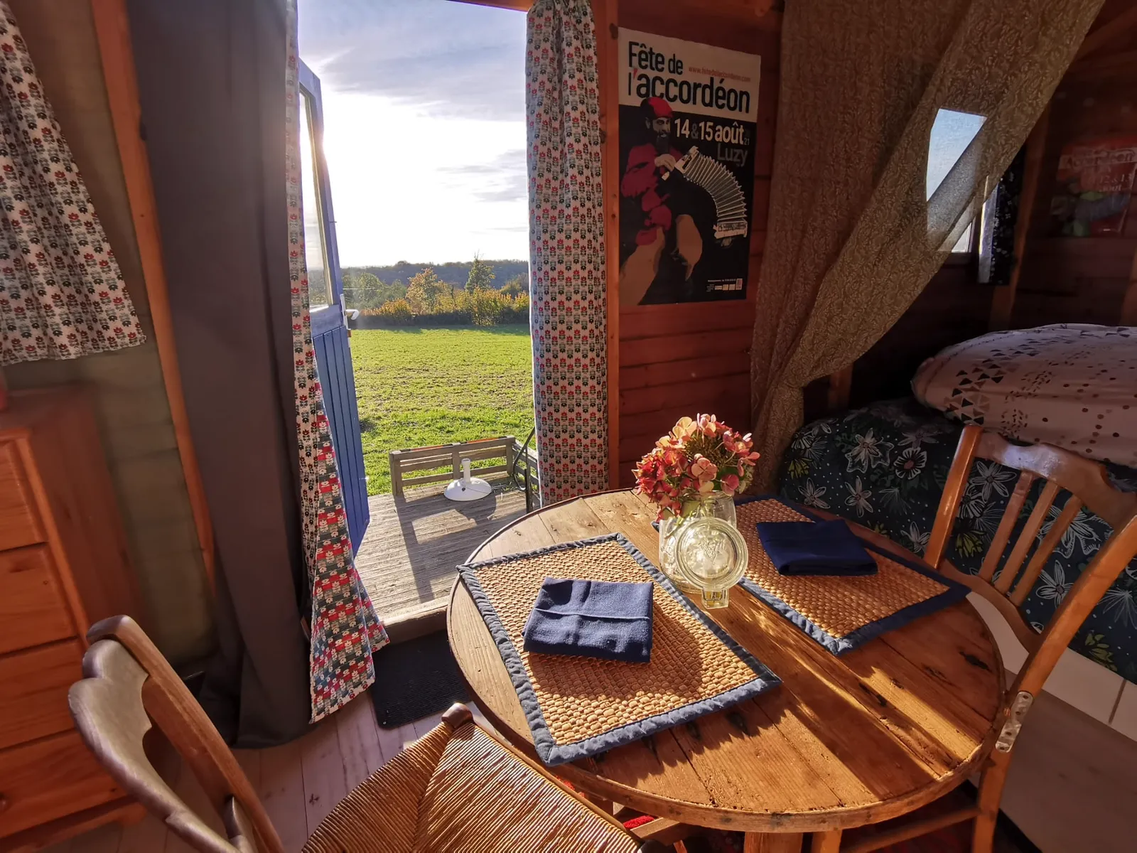 Roulotte romantique du sud Morvan, roulotte à Millay