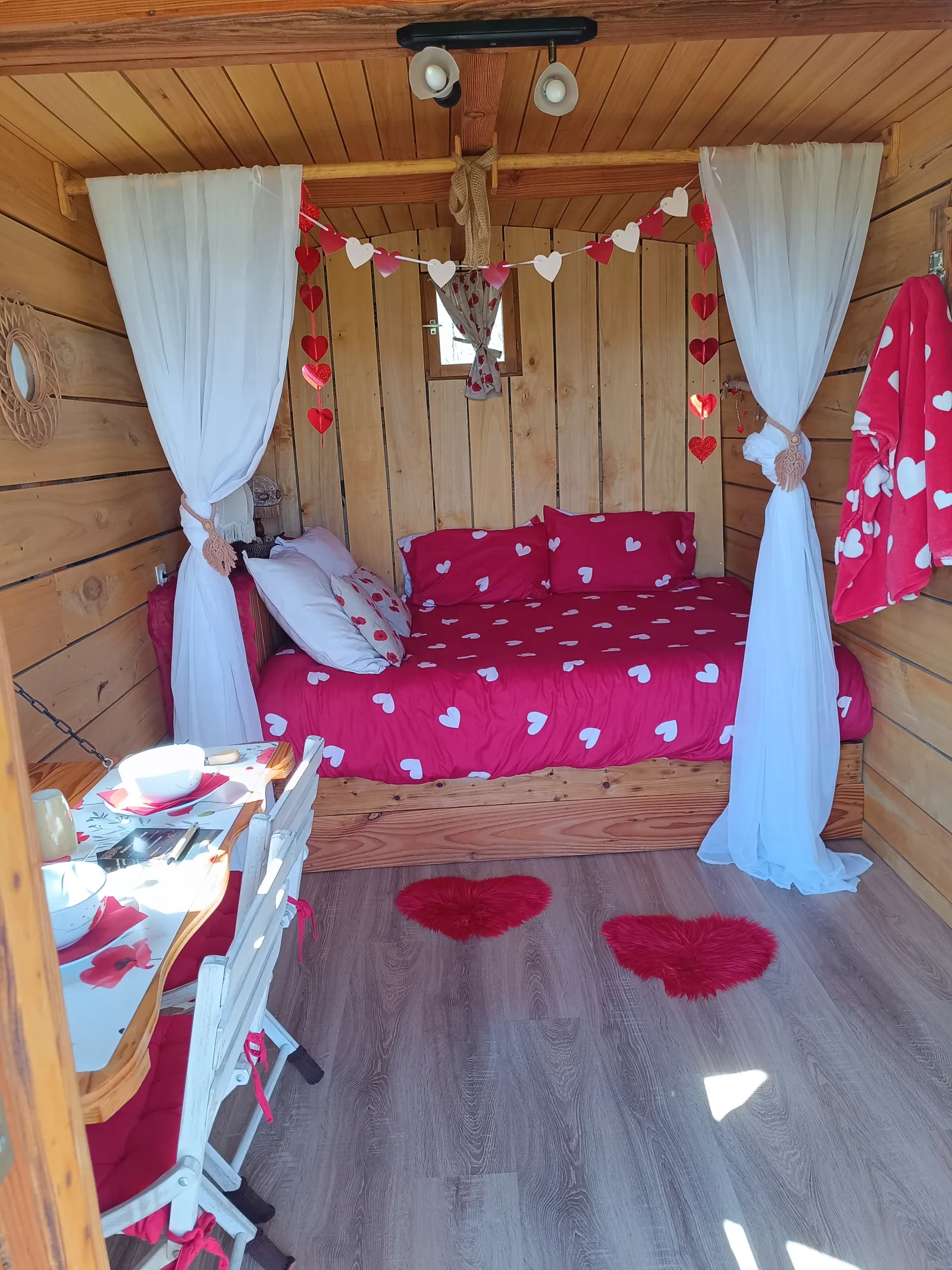 Roulotte romantique du verger à Boucé, photo 5