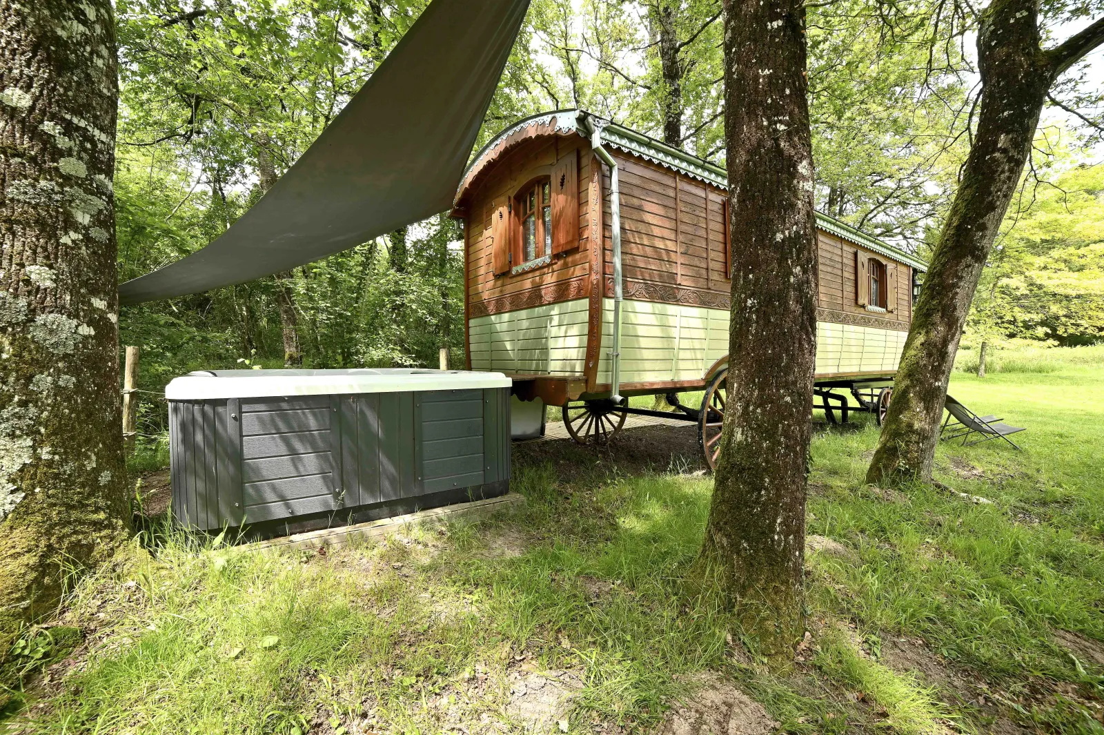 Roulotte Spa la Forestière, roulotte gitane à Descartes