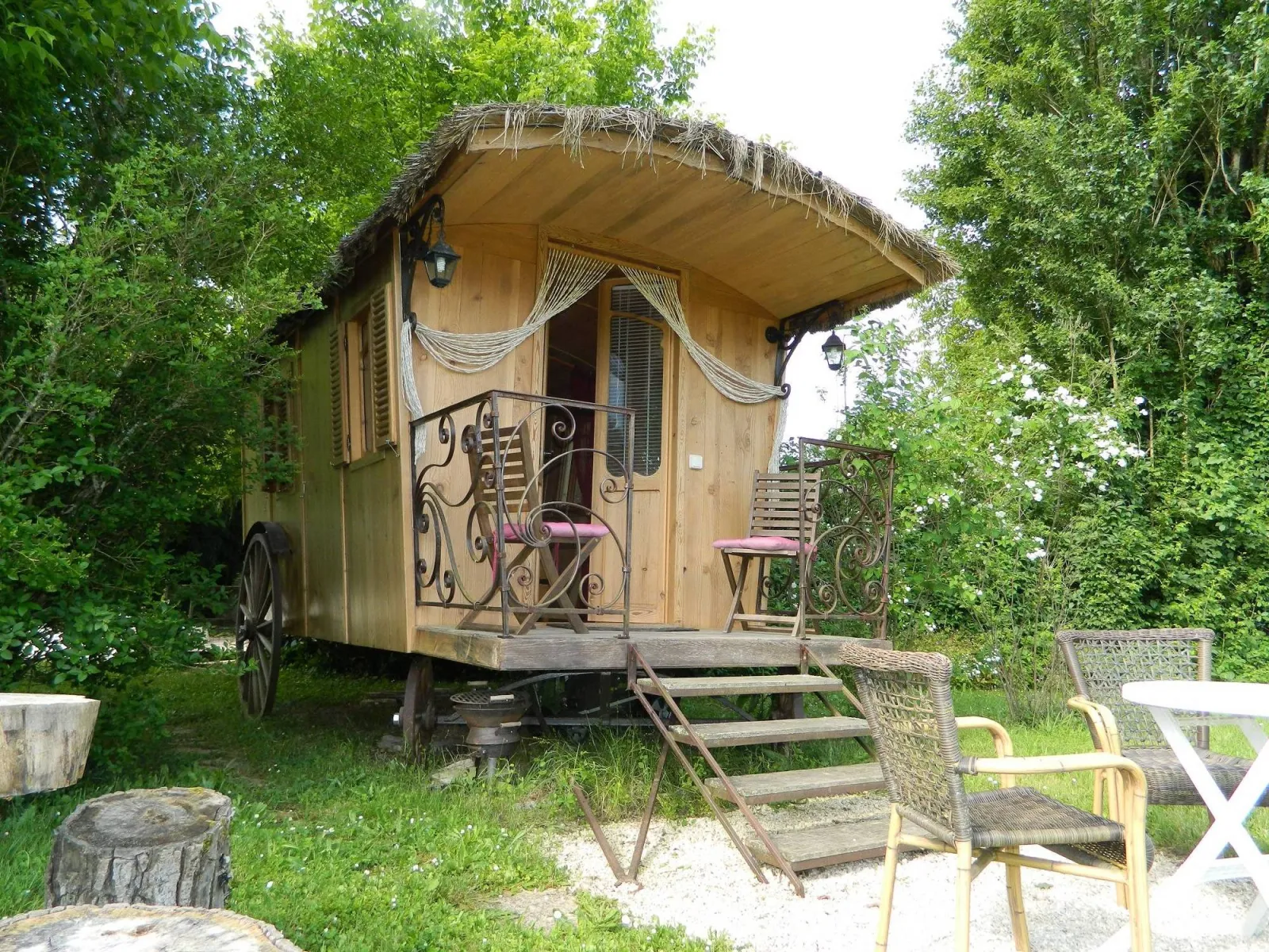 Roulotte tzigane du Coustaty, roulotte gitane à Saint-Vincent-de-Cosse