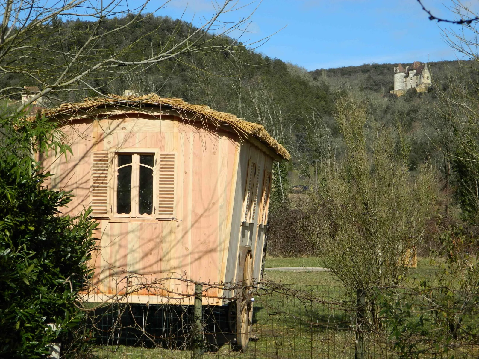 Roulotte tzigane du Coustaty à Saint-Vincent-de-Cosse, photo 4