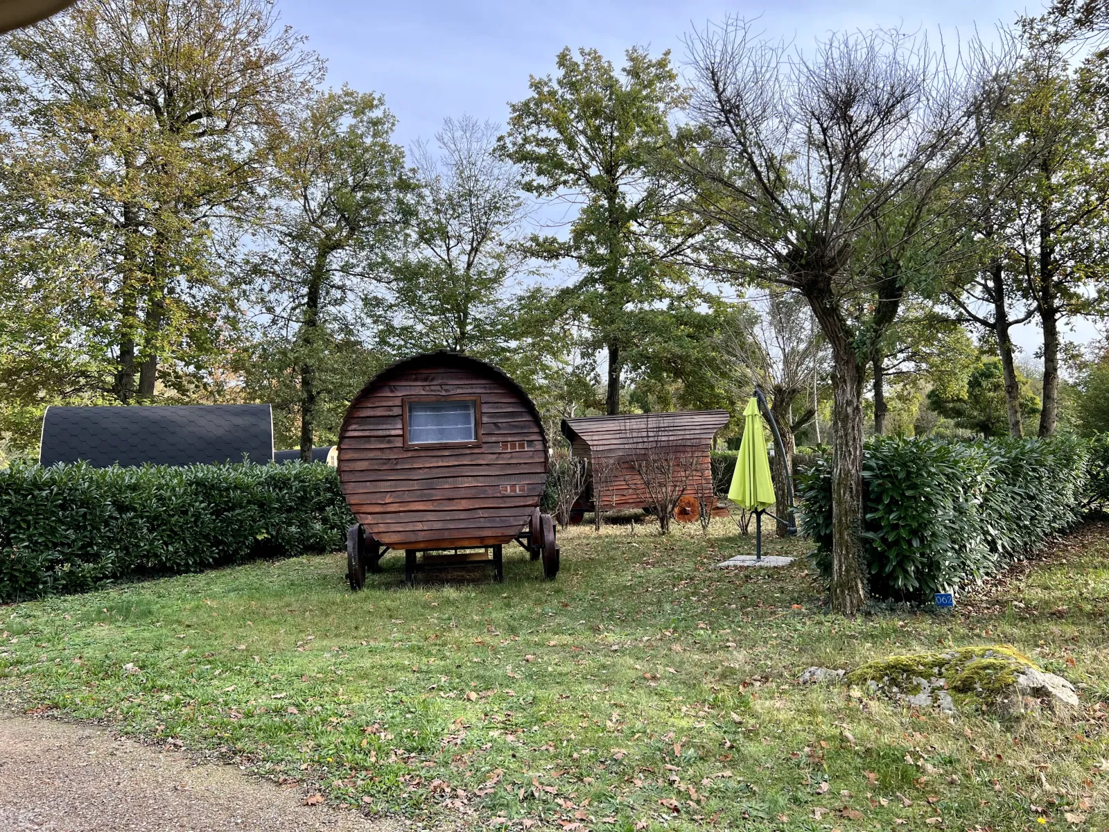 Roulotte Van Beethoven, roulotte en bois à Bagneaux-sur-Loing