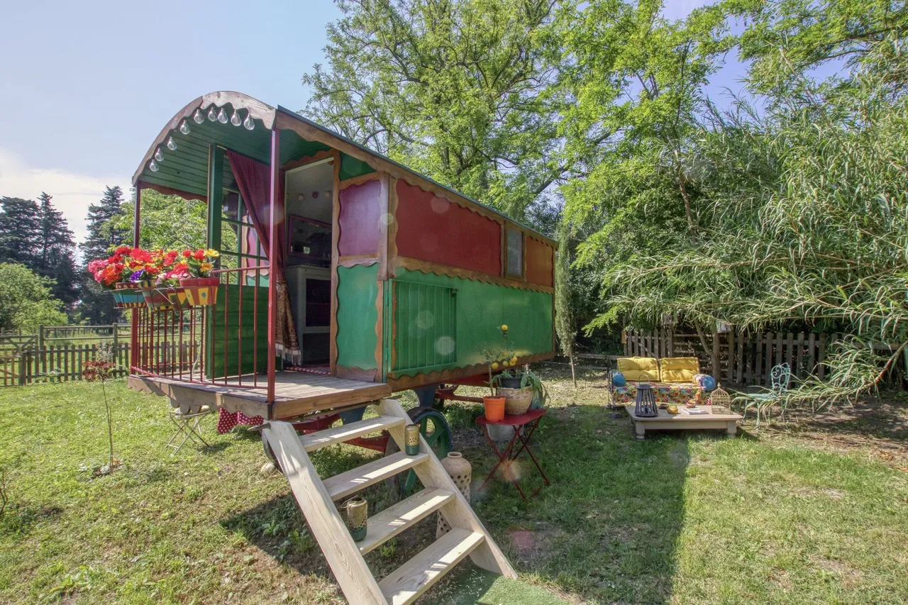 Roulotte Vent de Bohème, roulotte gitane à Cabannes