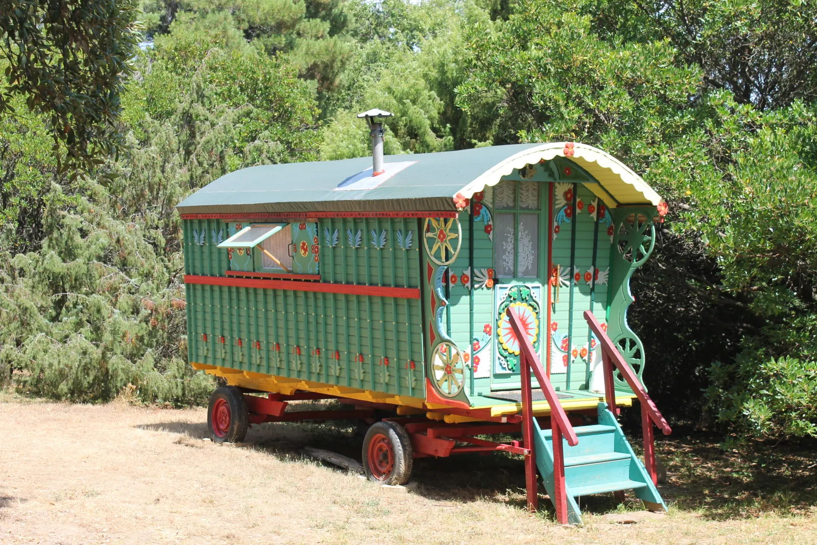 La Roulotte Verte de Blandine, roulotte gitane à La Garde-Freinet