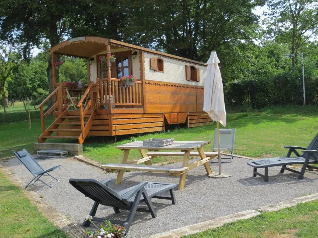 Les roulottes des Marquets, roulotte en bois à Bourthes