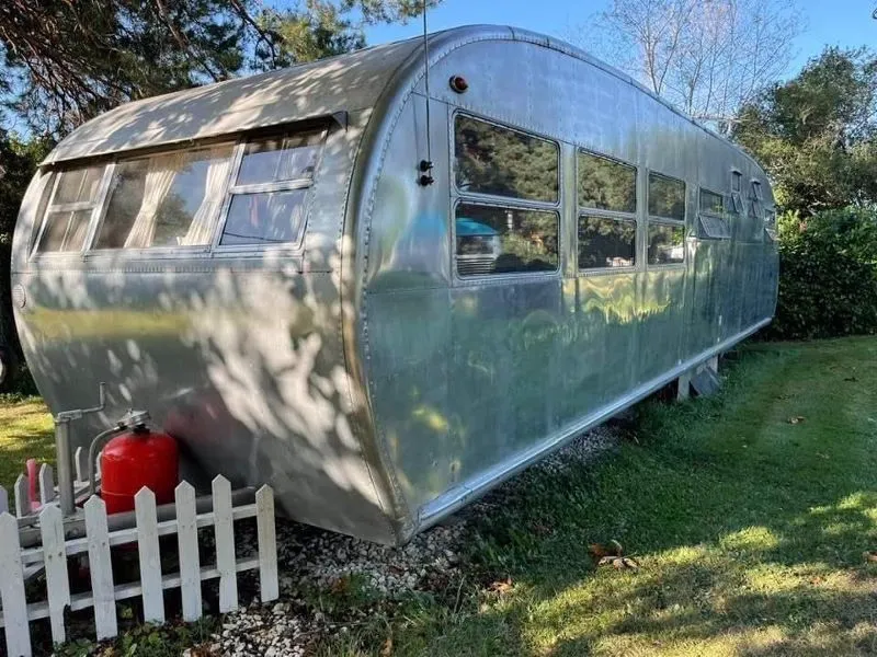 Spartanette 1951 de la Brenne, caravane à Ciron